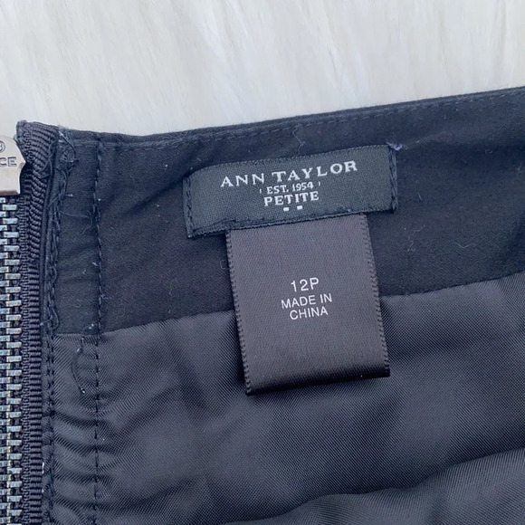 Ann Taylor Petite black patterned pencil skirt - Picture 3 of 5